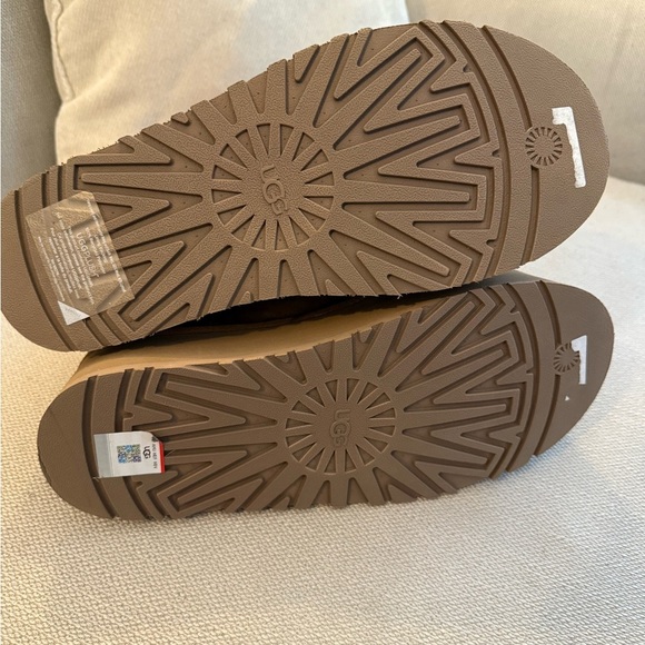 UGG NEW Women’s Classic Dipper Chesnut - Picture 4 of 5